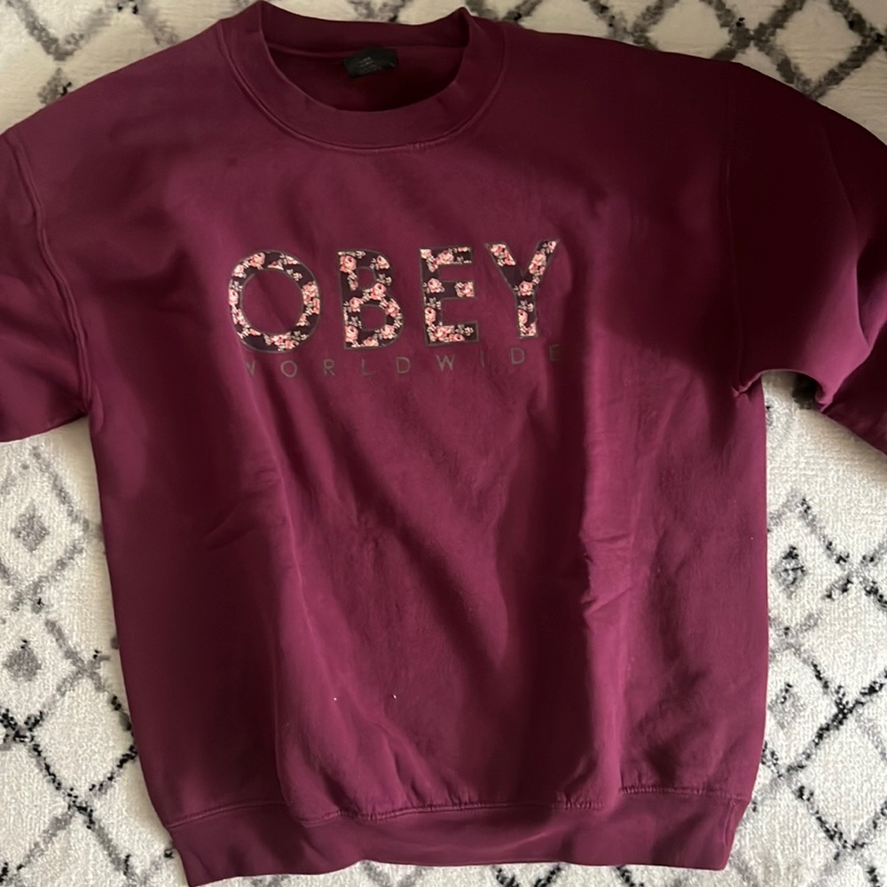 OBEY crewneck sweatshirt